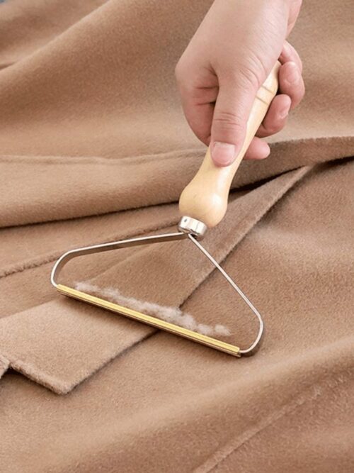 Usuwanie zmechaceń z ubrania za pomocą golarki