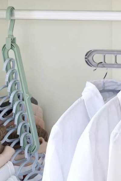 Wieszaki na organizerze do szafy na wieszaki