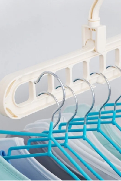 Wieszaki na organizerze do szafy na wieszaki