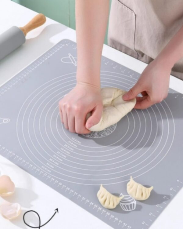 Stolnica duża nie przywierająca silikonowa 64×45