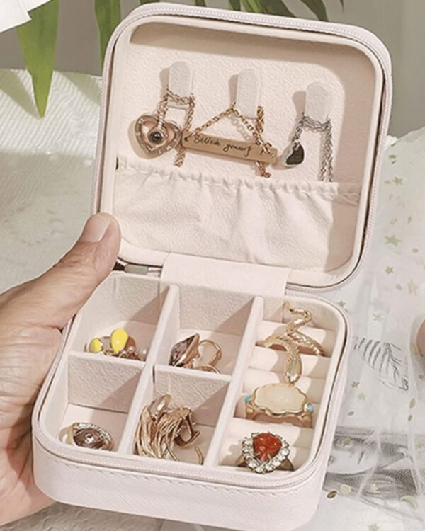 Szkatułka kuferek organizer na biżuterię podróżna 10 cm x 10 cm (7) Szkatułka kuferek organizer na biżuterię mała otwarta