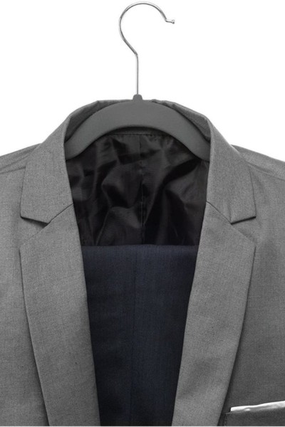 Garnitur na wieszaku antypoślizgowym