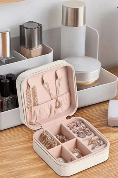 Szkatułka kuferek organizer na biżuterię mała na stole