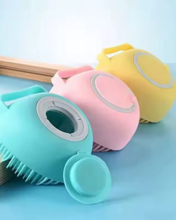 Szczotka silikonowa do mycia sierści z dozownikiem