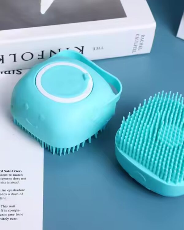 Szczotka silikonowa do mycia sierści z dozownikiem